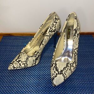 Hot Tomato glow in the dark stilettos, sz. 8.5 wide, super unique